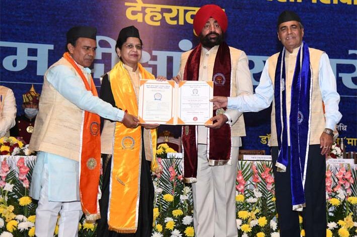 चिकित्सा शिक्षा विश्वविद्यालय का 5वां दीक्षांत समारोह: राज्यपाल गुरमीत सिंह के हाथों डिग्री और उच्च अंक हासिल करने वाले छात्र छात्राएं मेडल लेकर हुए गदगद, 4 को मानद उपाधि, तालियों से गूंजा एफआरआई सभागार चिकित्सा शिक्षा विश्वविद्यालय का 5वां दीक्षांत समारोह: राज्यपाल गुरमीत सिंह के हाथों डिग्री और उच्च अंक हासिल करने वाले छात्र छात्राएं मेडल लेकर हुए गदगद, 4 को मानद उपाधि, तालियों से गूंजा एफआरआई सभागार