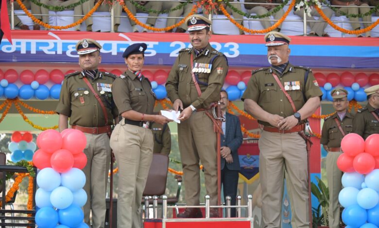 पुलिस महानिदेशक अशोक कुमार की विदाई पर भव्य परेड का हुआ आयोजन, डीजीपी ने भावुक होकर किया सभी जवानों का धन्यवाद कहा ,मुझे तीन वर्ष तक आप सबका नेतृत्व करने का सौभाग्य मिला