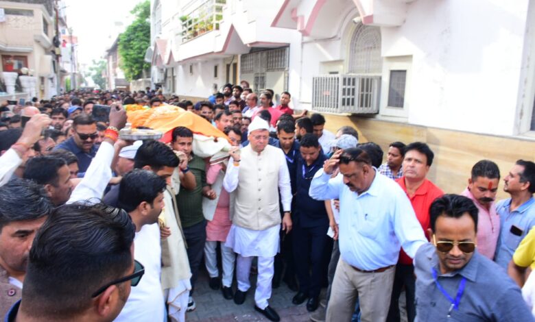वन विकास निगम के अध्यक्ष कैलाश गहतोड़ी का शरीर पंच तत्व में विलीन,मुख्यमंत्री धामी ,भाजपा प्रदेश अध्यक्ष भट्ट, पूर्व राज्यपाल कोश्यारी सहित पक्ष विपक्ष के अनेक नेता अंतिम यात्रा में हुए शामिल वन विकास निगम के अध्यक्ष कैलाश गहतोड़ी का शरीर पंच तत्व में विलीन,मुख्यमंत्री धामी ,भाजपा प्रदेश अध्यक्ष भट्ट, पूर्व राज्यपाल कोश्यारी सहित पक्ष विपक्ष के अनेक नेता अंतिम यात्रा में हुए शामिल