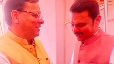 मुख्यमंत्री धामी  महाराष्ट्र के सीएम देवेंद्र फडणवीस  शपथ ग्रहण समारोह में हुए शामिल, पुष्कर ने जिन विधानसभा सीटों पर चुनाव प्रचार किया, वहां मिली पार्टी को 100 फीसदी जीत