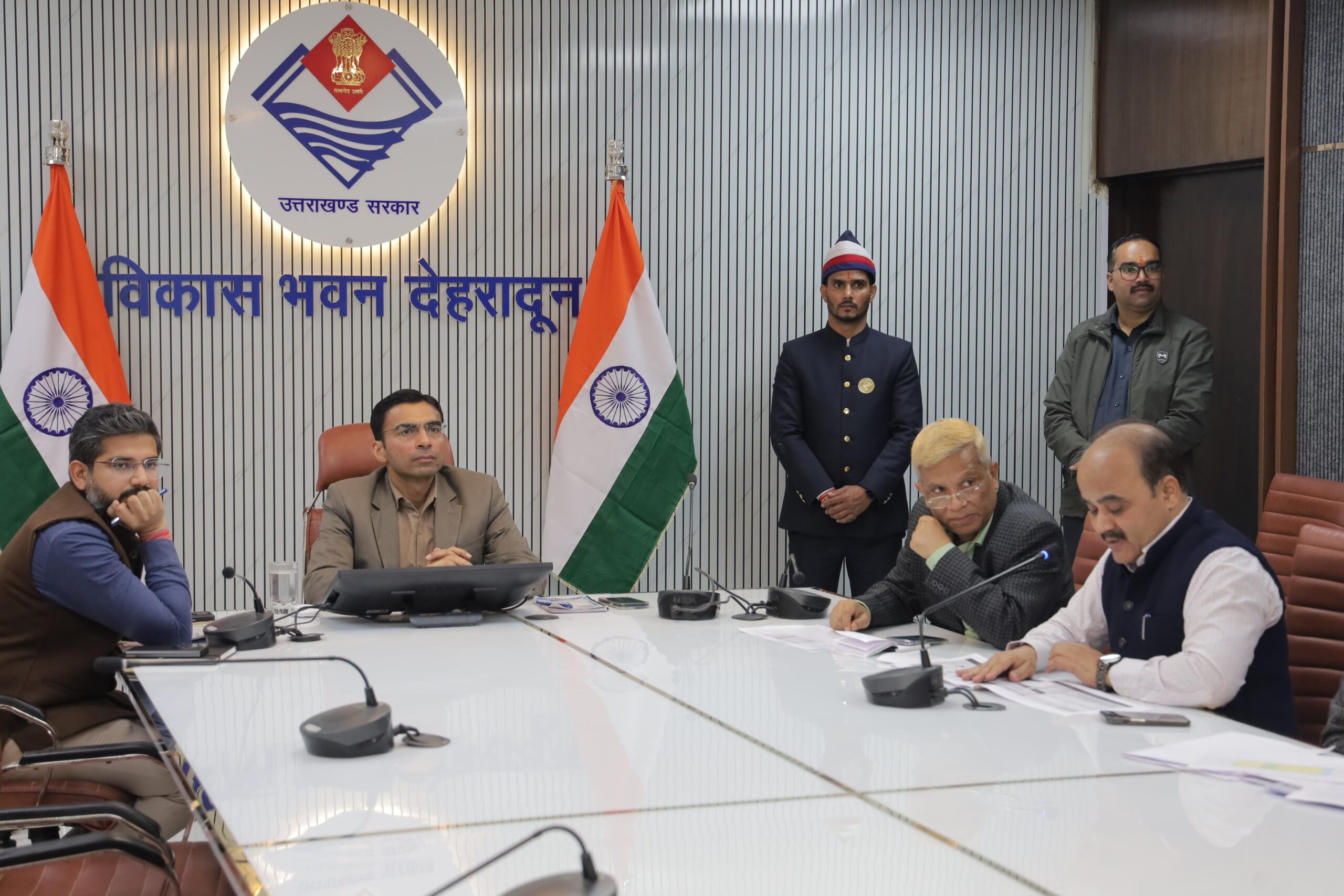 सविन बंसल ने सीईओ स्मार्ट सिटी का चार्ज संभालते ही कसे अधिकारियों एवं इंजीनियरों के पेंच, कहा -जनमानस की अपेक्षाओं पर खरा उतरे प्रोजेक्ट, इसमें किसी प्रकार का कोई समझौता नही है स्वीकार