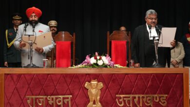 राज्यपाल ने उत्तराखंड उच्च न्यायालय के नवनियुक्त मुख्य न्यायाधीश गुहनाथन नरेंदर को दिलायी पद की शपथ