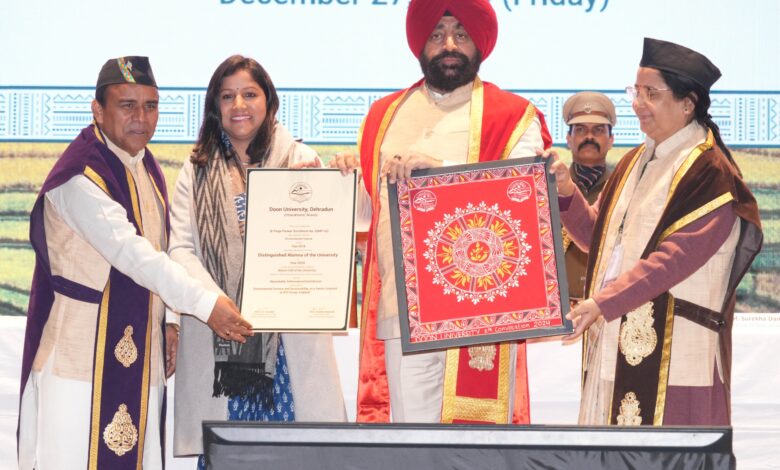 राज्यपाल ने दून विश्वविद्यालय के पंचम दीक्षांत समारोह में विद्यार्थियों को उपाधियां और मेडल किए प्रदान ,सुमित शर्मा और ऋषभ उनियाल को प्रो. गजेन्द्र सिंह ऑल राउंड बेस्ट स्टूडेंट अवार्ड