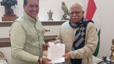 उत्तराखंड के शहरी विकास मंत्री डॉ अग्रवाल ने मुलाकात कर सेंट्रल अर्बन डेवलपमेंट मिनिस्टर  मनोहर लाल खट्टर को सौंपा पांच सूत्रीय मांग पत्र