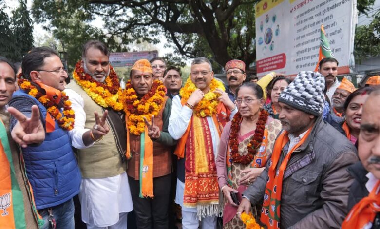 देहरादून नगर निगम चुनाव: कैंट विधानसभा में मेयर प्रत्याशी सौरभ थपलियाल का कई वार्डों में जनसंपर्क व जनसभाएं देहरादून नगर निगम चुनाव: कैंट विधानसभा में मेयर प्रत्याशी सौरभ थपलियाल का कई वार्डों में जनसंपर्क व जनसभाएं