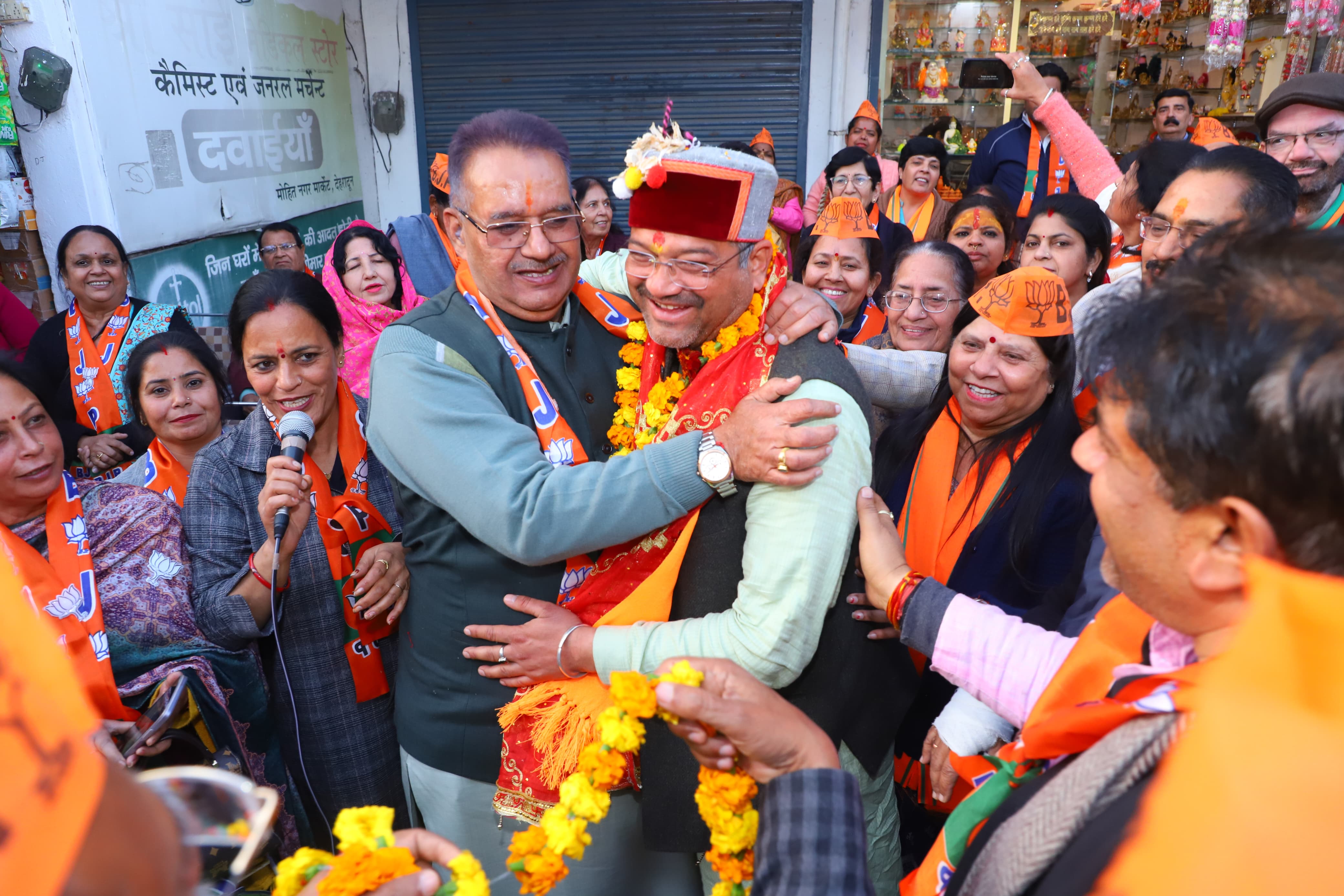 उत्तराखंड निकाय चुनाव: कैबिनेट मंत्री जोशी ने भाजपा प्रत्याशियों के लिए किया जनसंपर्क,भाजपा के पक्ष में मतदान की अपील