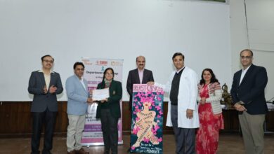 Good Work: श्री महंत इन्दिरेश अस्पताल में स्कूली बच्चों ने पोस्टर से दिया कैंसर से लड़ने का संदेश