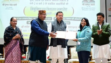 बड़ी सौगात: मुख्यमंत्री धामी व विभागीय मंत्री जोशी के हाथों  कृषि, उद्यान व समाज कल्याण विभाग में  चयनित 609 अभ्यर्थियों को मिले नियुक्ति पत्र