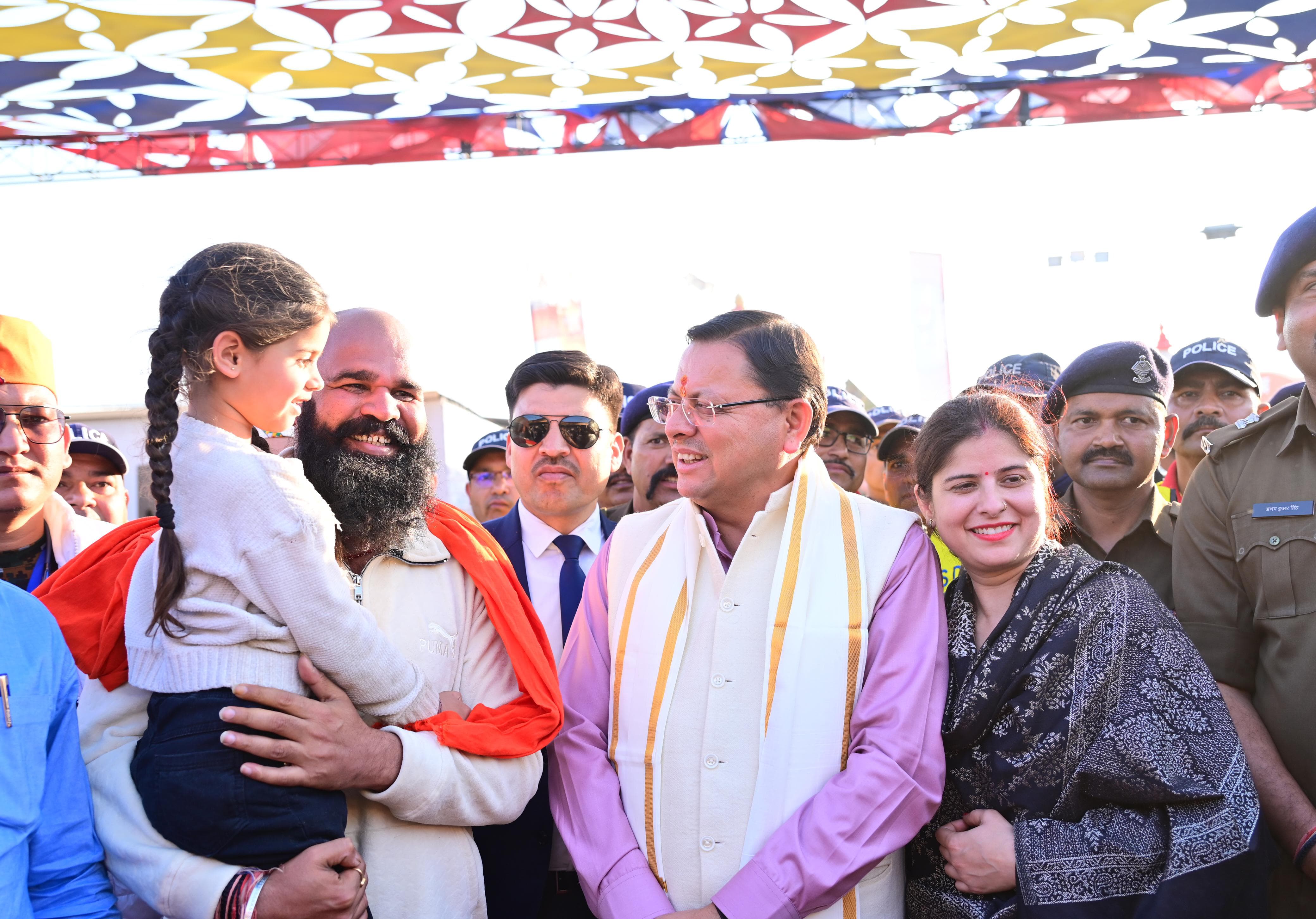 प्रयागराज पहचे सीएम पुष्कर धामी ने कहा -महाकुंभ में उत्तराखंड की संस्कृति से परिचित हो रहे श्रद्धालु