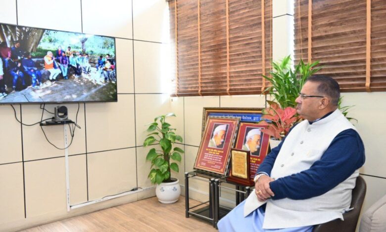 कैबिनेट मंत्री गणेश जोशी ने सुना प्रधानमंत्री मोदी का परीक्षा पे चर्चा कार्यक्रम कैबिनेट मंत्री गणेश जोशी ने सुना प्रधानमंत्री मोदी का परीक्षा पे चर्चा कार्यक्रम