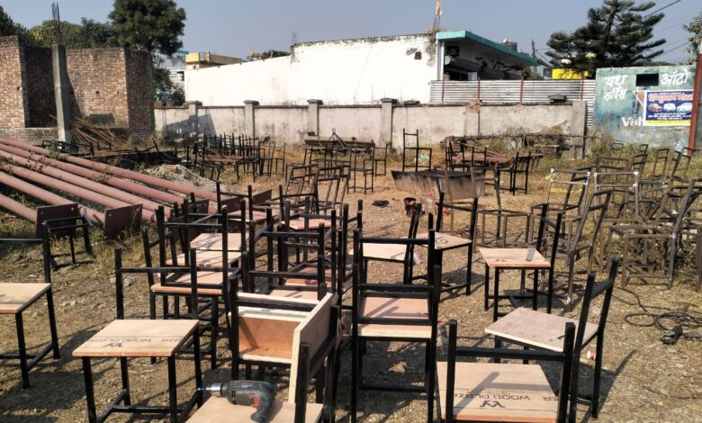 अब सरकारी स्कूल में जमीन पर नहीं बैठेगा कोई बच्चा- दुर्गम क्षेत्र के स्कूलों को फरवरी माह तक मिल जाएगा फर्नीचर अब सरकारी स्कूल में जमीन पर नहीं बैठेगा कोई बच्चा- दुर्गम क्षेत्र के स्कूलों को फरवरी माह तक मिल जाएगा फर्नीचर
