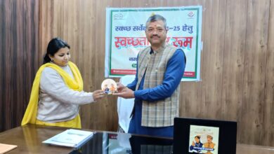 Dehradun: मेयर सौरभ थपलियाल व नगर आयुक्त  नमामि बंसल ने निगम परिसर में किया स्वच्छता वार रूम का  उद्घाटन