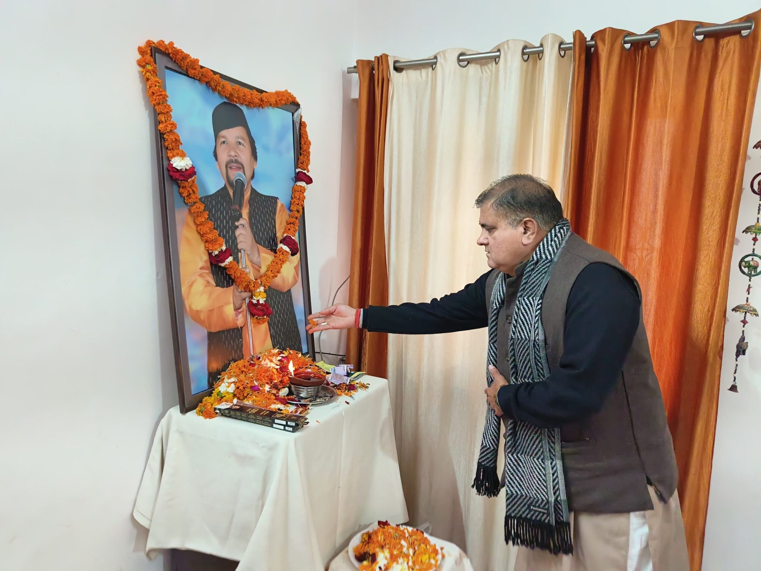 भाजपा प्रदेश अध्यक्ष महेंद्र भट्ट ने वरिष्ठ नेता व  हास्य कलाकार दिवंगत घनानंद  और  विमला बहुगुणा के परिजनों से मिलकर जताई सांत्वना, उनके अमूल्य योगदान को याद किया