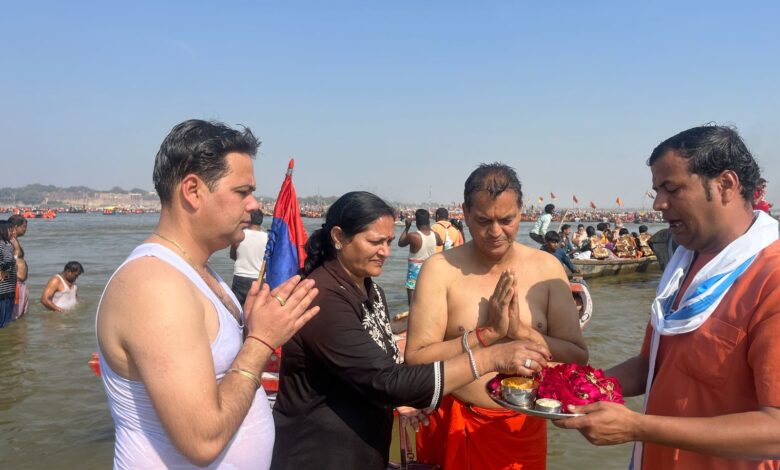 Uttarakhand: आस्था की डुबकी- वित्त व शहरी विकास मंत्री डॉ प्रेमचंद अग्रवाल ने महाकुंभ में सपरिवार दिव्य त्रिवेणी संगम पर किया स्नान Uttarakhand: आस्था की डुबकी- वित्त व शहरी विकास मंत्री डॉ प्रेमचंद अग्रवाल ने महाकुंभ में सपरिवार दिव्य त्रिवेणी संगम पर किया स्नान