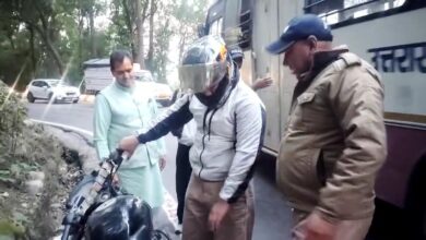 घायलों के लिए फिर देवदूत साबित हए कैबिनेट मंत्री डॉ अग्रवाल, काफिला रोककर की सड़क किनारे पड़े छात्रों की मदद