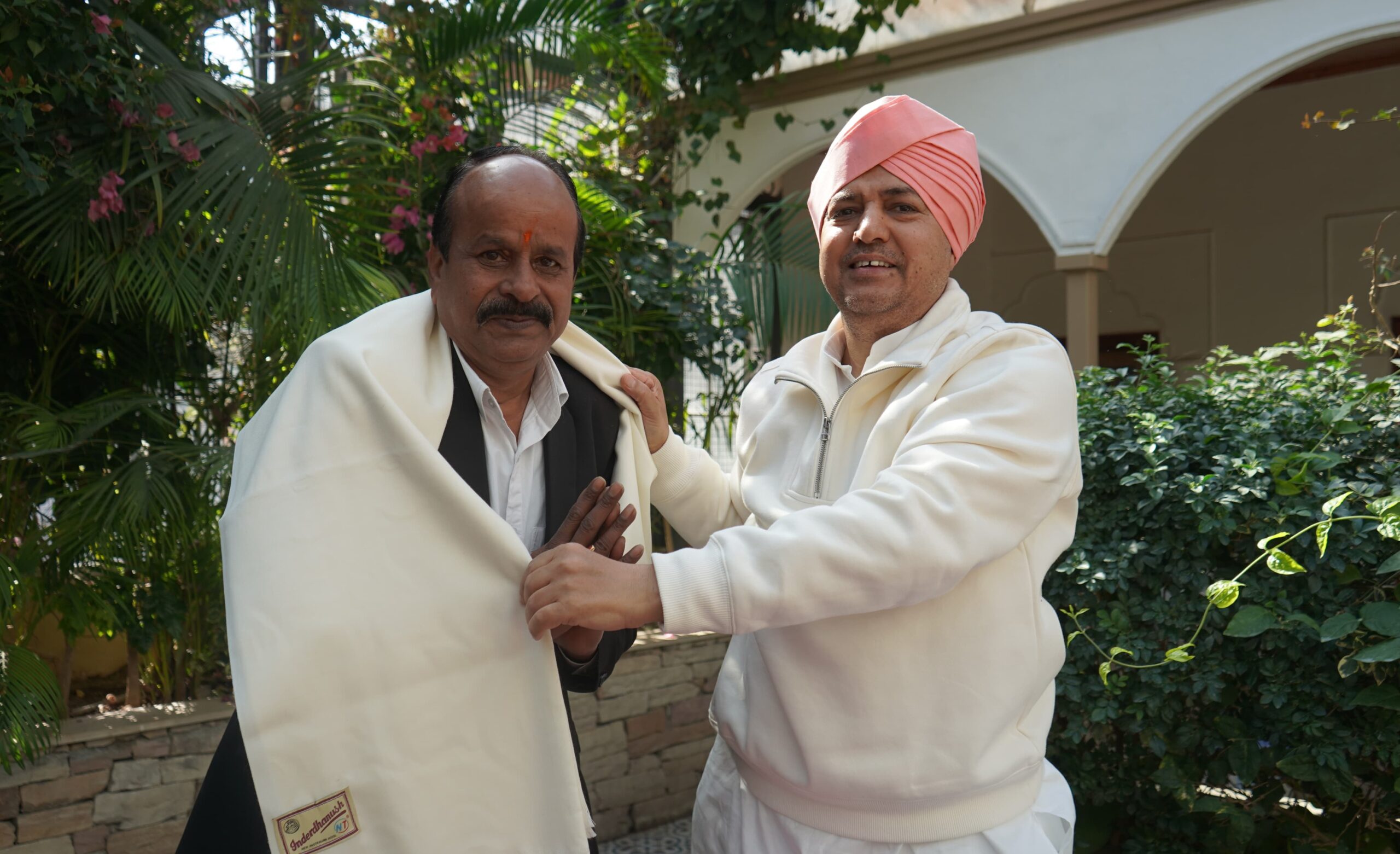 देहरादून बार एसोसिशन के अध्यक्ष मनमोहन कंडवाल ने श्री दरबार साहिब में टेका मत्था
