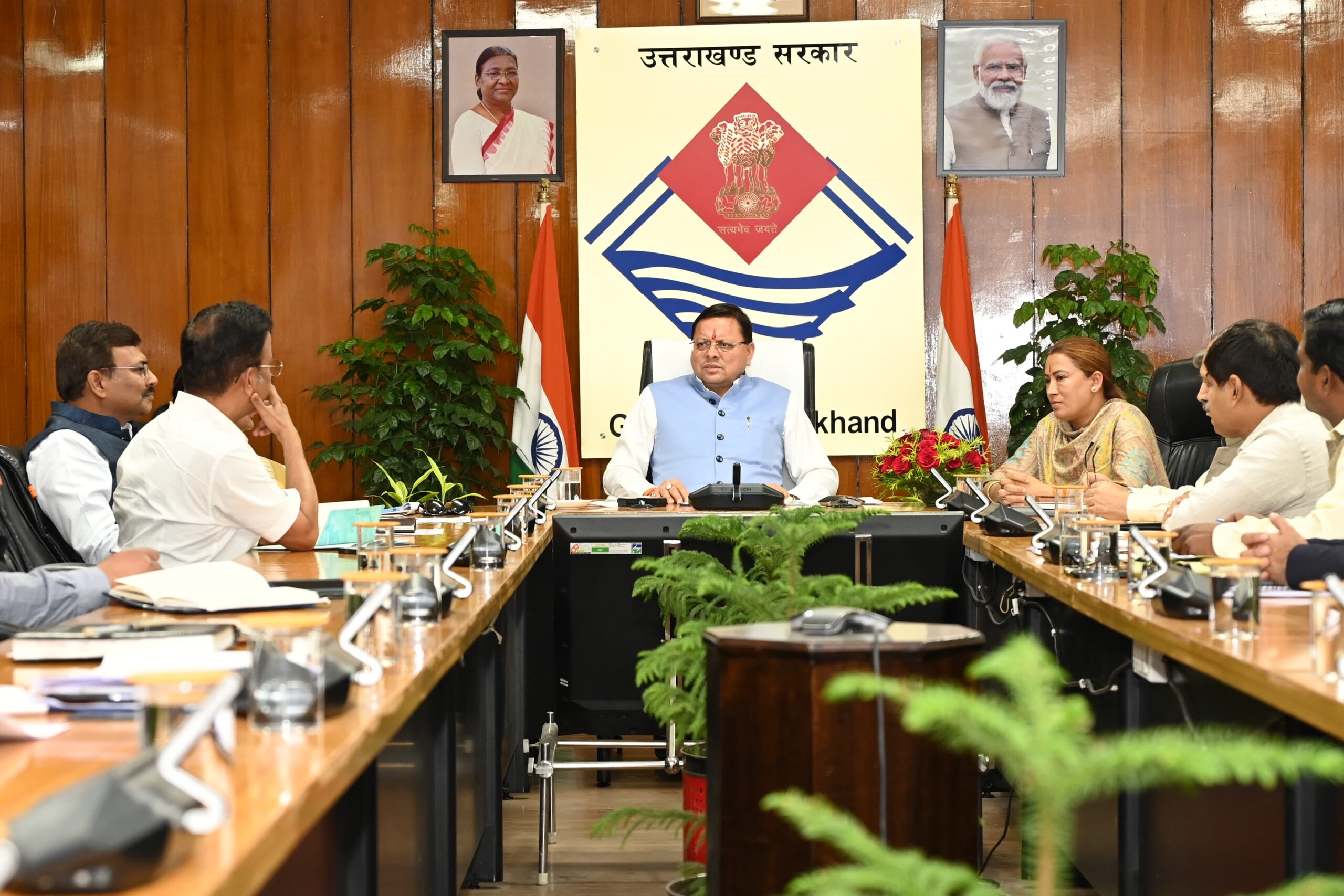 मुख्यमंत्री पुष्कर धामी ने की समाज कल्याण, महिला सशक्तिकरण के साथ ही जनजाति कल्याण विभाग की गेम चेंजर योजनाओं की समीक्षा