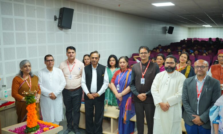 उस्ताद अबीर हुसैन और पंडित मिथिलेश झा की जुगलबंदी से संगीतमय हुआ एसजीआरआरयू उस्ताद अबीर हुसैन और पंडित मिथिलेश झा की जुगलबंदी से संगीतमय हुआ एसजीआरआरयू