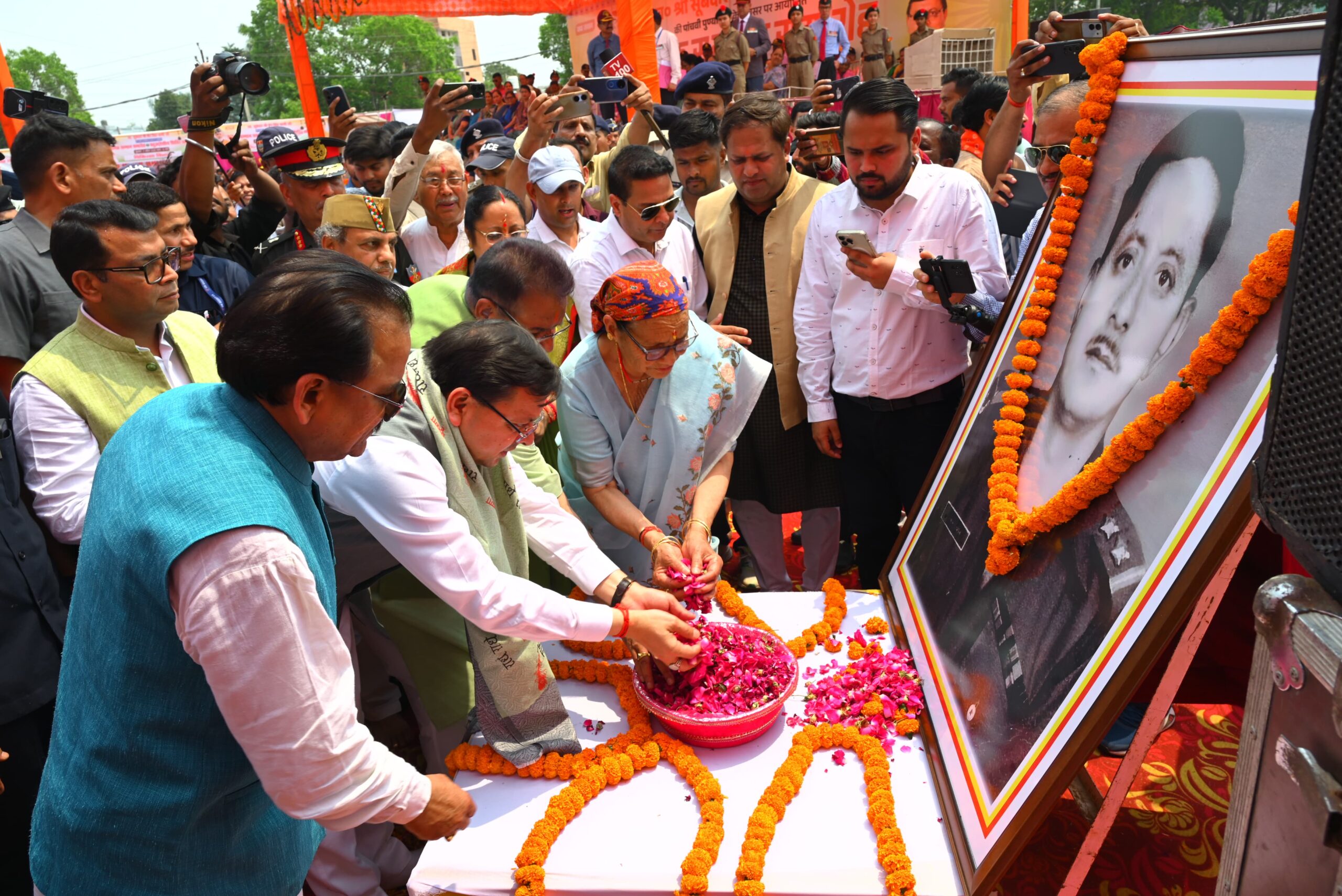 सीएम पुष्कर धामी ने पुण्यतिथि पर पिता को अर्पित किए श्रद्धासुमन , कहा – परमवीर चक्र विजेताओं को डेढ़ करोड़  देगी सरकार, पूर्व सैनिकों व शहीदों की पत्नियों को मुफ्त बद्रीनाथ धाम यात्रा का ऐलान