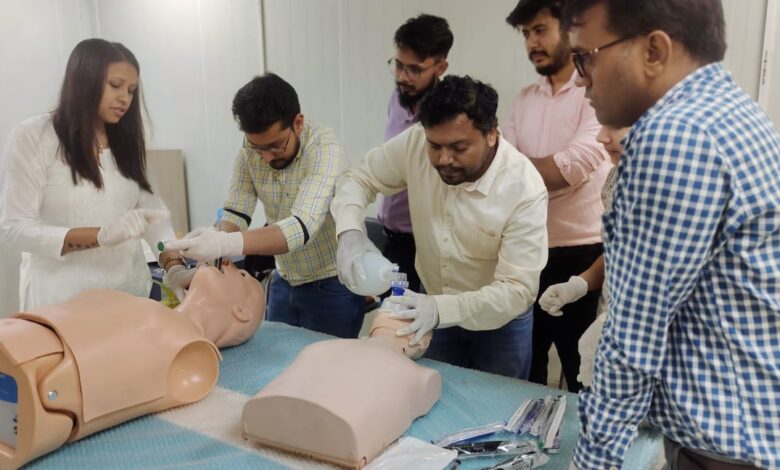 मुख्यमंत्री पुष्कर धामी के नेतृत्व में सुगम और सुरक्षित चारधाम यात्रा के लिए स्वास्थ्य विभाग की तैयारी तेज,हाई एल्टीट्यूट में सेवा के लिए चिकित्सकों और मेडिकल स्टाफ को दी जा रही स्पेशल ट्रेनिंग मुख्यमंत्री पुष्कर धामी के नेतृत्व में सुगम और सुरक्षित चारधाम यात्रा के लिए स्वास्थ्य विभाग की तैयारी तेज,हाई एल्टीट्यूट में सेवा के लिए चिकित्सकों और मेडिकल स्टाफ को दी जा रही स्पेशल ट्रेनिंग