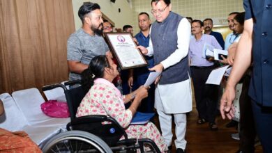 मुख्यमंत्री पुष्कर धामी ने लोगों की सुनी समस्याएं, अधिकारियों को दिए समाधान के निर्देश