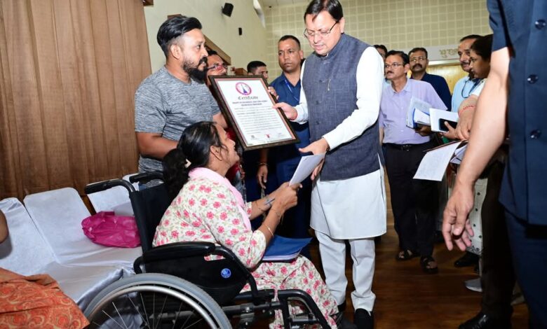मुख्यमंत्री पुष्कर धामी ने लोगों की सुनी समस्याएं, अधिकारियों को दिए समाधान के निर्देश मुख्यमंत्री पुष्कर धामी ने लोगों की सुनी समस्याएं, अधिकारियों को दिए समाधान के निर्देश