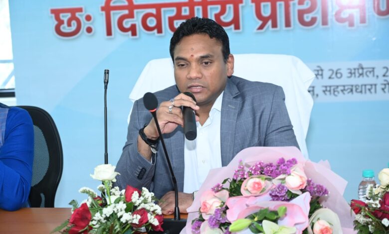 उत्तराखंड में नवचयनित औषधि निरीक्षकों का प्रशिक्षण शुरू , डॉ आर राजेश ने कहा -हर नागरिक को गुणवत्तायुक्त औषधियों की उपलब्धता हो मुख्य प्राथमिकता उत्तराखंड में नवचयनित औषधि निरीक्षकों का प्रशिक्षण शुरू , डॉ आर राजेश ने कहा -हर नागरिक को गुणवत्तायुक्त औषधियों की उपलब्धता हो मुख्य प्राथमिकता