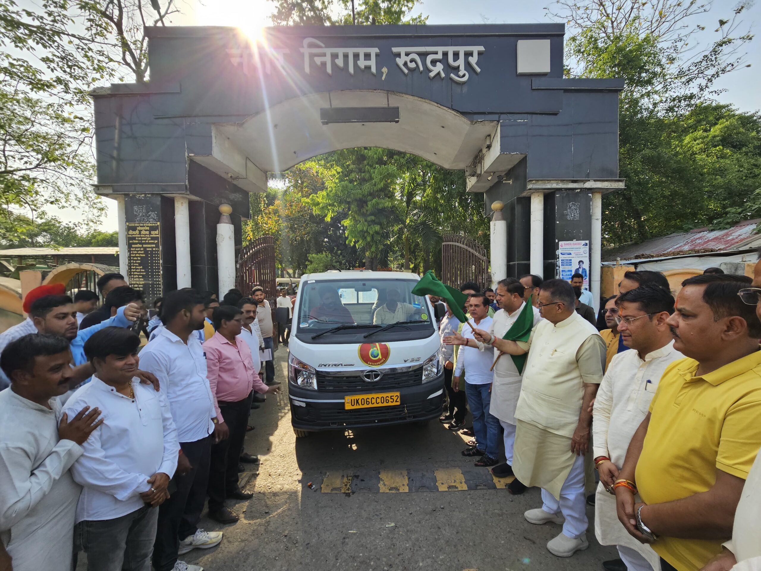 कैबिनेट मंत्री जोशी का रुद्रपुर  दौरा-  फॉगिंग अभियान को दिखाई हरी झंडी, जनपद प्रभारी एवं कृषि मंत्री हुए  जिला योजना समिति की बैठक में शामिल 