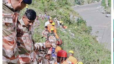 बड़ा हादसा: रुद्रप्रयाग में अलकनंदा में गिरी तीर्थ यात्रियों की बस, 20 लोग थे सवार, 3 की मौत,आठ घायल ,9 लापता 