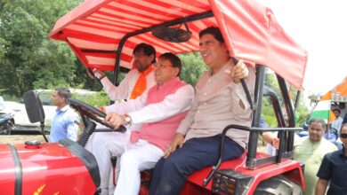 लिब्बरहेड़ी, हरिद्वार में सीएम धामी का शानदार रोड शो, सीएम पुष्कर धामी ने पारंपरिक मंच से उतरकर ट्रैक्टर की स्टेयरिंग संभाली,  सड़क पर दौड़ गई उत्साह की लहर कहा – जनता से जुड़कर ही होता है सच्चा नेतृत्व