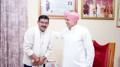 परमवीर चक्र विजेता योगेन्द्र यादव ने श्री दरबार साहिब में टेका माथा, श्रीमहंत देवेन्द्र दास  महाराज से लिया आशीर्वाद