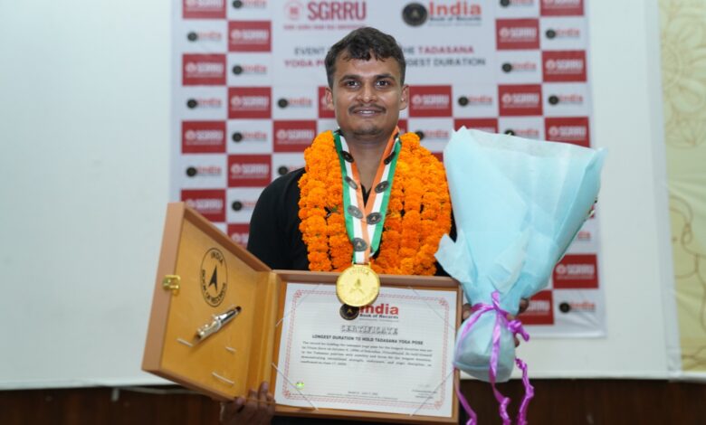 Well-done : योग साधक की साधना को मिला सम्मान- एसजीआरआर विश्वविद्यालय के योग छात्र उत्तम अग्रहरि ने ताड़ासन का बनाया राष्ट्रीय रिकार्ड Well-done : योग साधक की साधना को मिला सम्मान- एसजीआरआर विश्वविद्यालय के योग छात्र उत्तम अग्रहरि ने ताड़ासन का बनाया राष्ट्रीय रिकार्ड