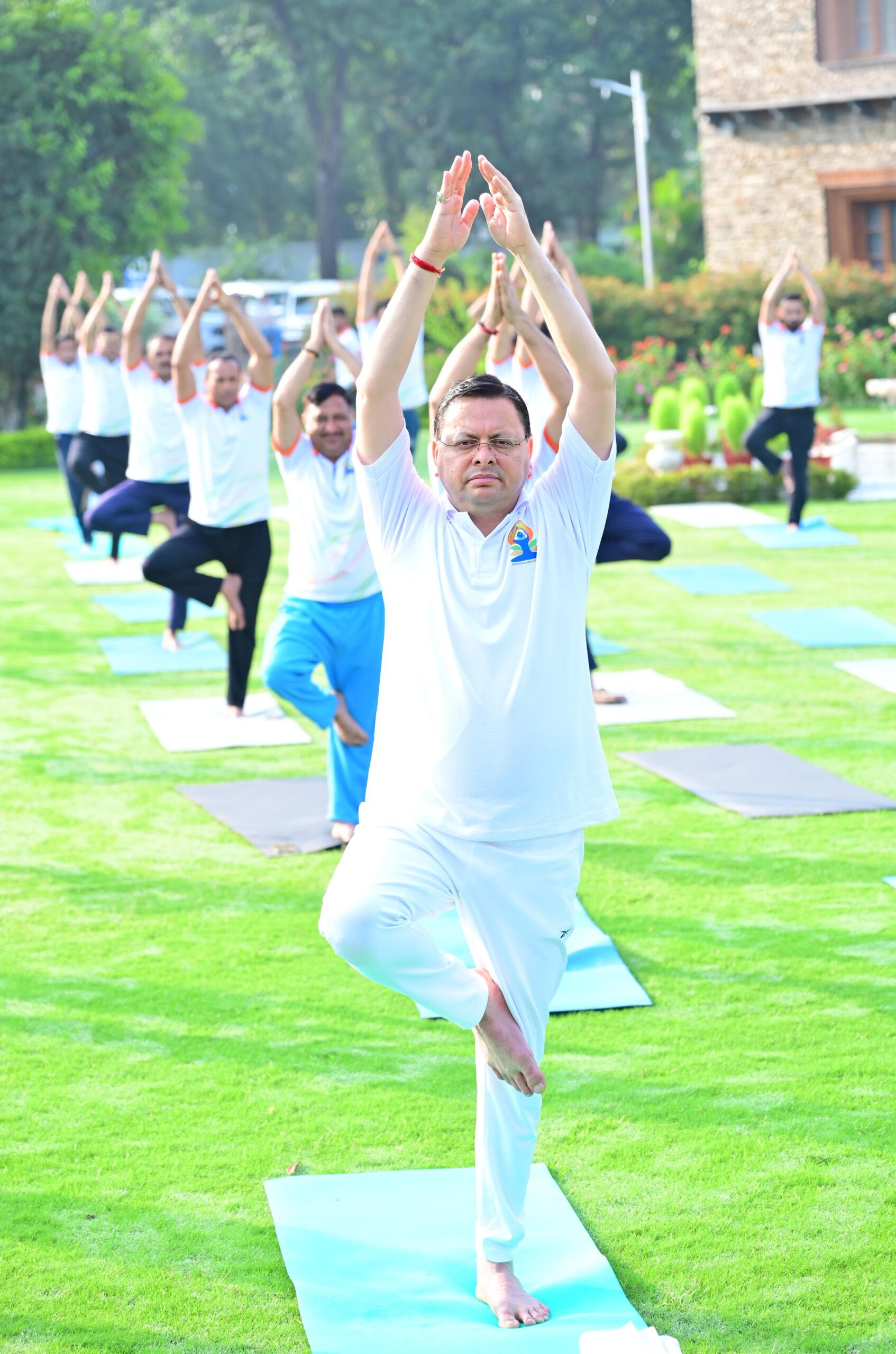 मुख्यमंत्री आवास में योगाभ्यास का हुआ आयोजन, सीएम धामी ने कहा -योग आंतरिक शांति और आत्मबोध की प्रक्रिया