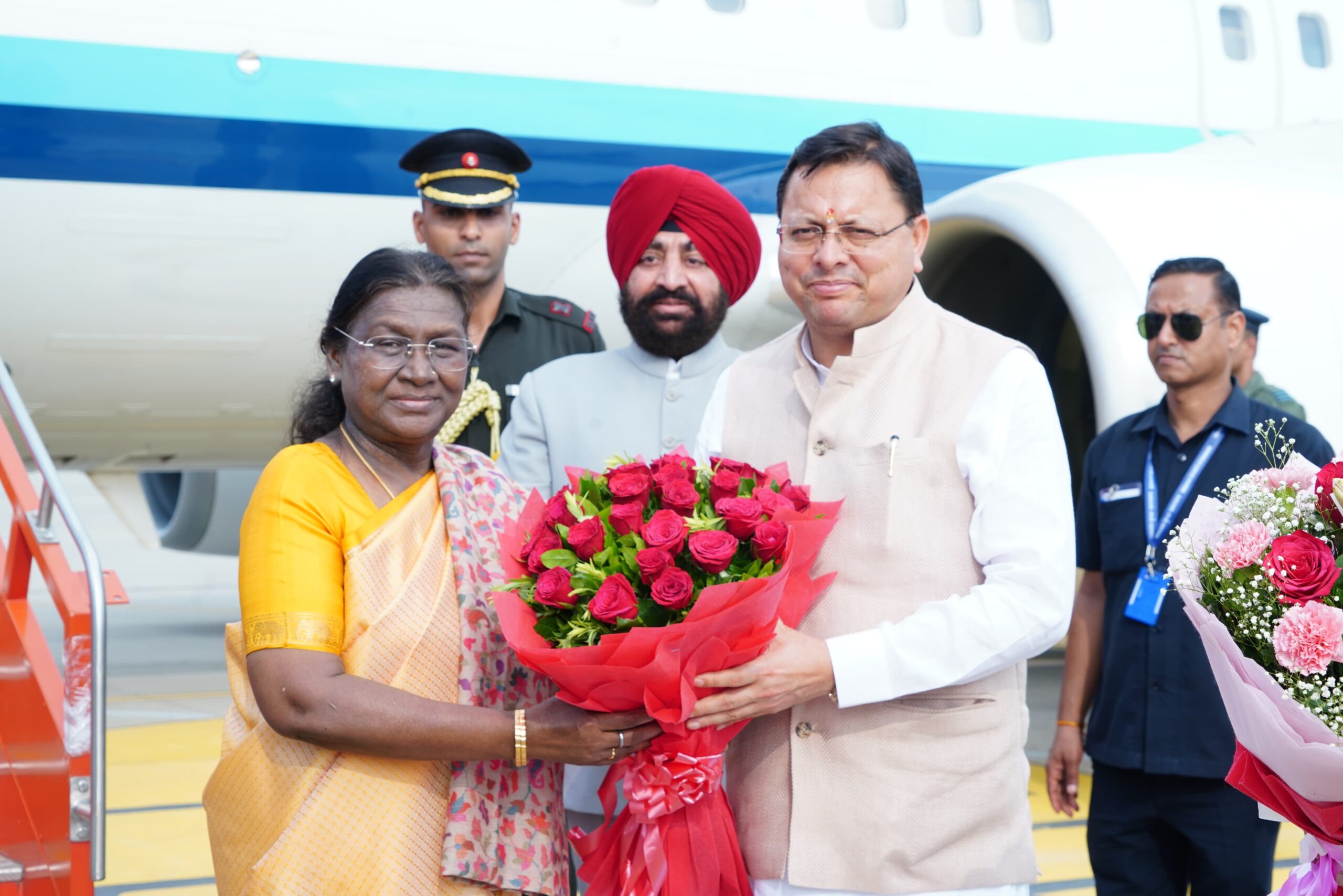 राष्ट्रपति द्रोपदी मुर्मु पहुंची देहरादून, राज्यपाल व मुख्यमंत्री ने किया अभिनंदन, कल जनता को देंगी बड़ी सौगात