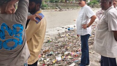 एमडीडीए अधिकारियों  ने भारी बरसात को देखते हुए की नदी किनारे बने भवनों की जांच, लोगों को किया सचेत