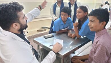 श्री महंत इन्दिरेश अस्पताल की मेडिकल टीम ने श्री श्रद्धानन्द बाल वनीता आश्रम के बच्चों का जांचा स्वास्थ्य