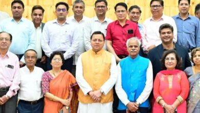 सीएम धामी ने किया श्री महंत इन्दरेश अस्पताल के वरिष्ठ काॅर्डियोलाॅजिस्ट डाॅ साहिल महाजन को सम्मानित