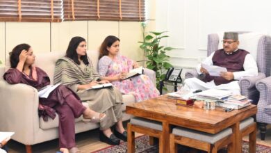 ग्राम्य विकास मंत्री जोशी ने अधिकारियों से कहा – पीएमजीएसवाई के तहत बंद सड़कों को जल्द खोला जाए