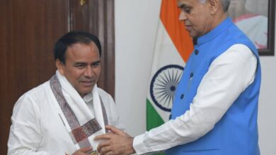 Uttarakhand – कैबिनेट मंत्री डॉ धन सिंह रावत ने गुजरात के राज्यपाल से की मुलाकात , प्रदेश में होने वाले सहकारिता मेलों के उद्घाटन समारोह में शामिल होने के लिए किया इनवाइट