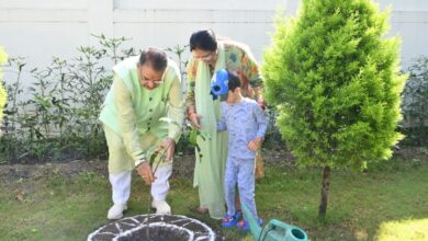 उत्तराखंड के कृषि मंत्री जोशी ने कहा- एक वृक्ष लगाना दस बच्चों के समान, पेड़ लगाएं- पर्यावरण को बचाएं