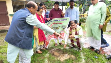 भाजपा ने हरेला पर प्रदेश भर में किया वृक्षारोपण , प्रदेश अध्यक्ष महेंद्र भट्ट ने विकास नगर में किया पौधारोपण