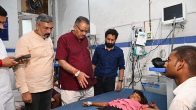 कैबिनेट मंत्री जोशी ने हरिद्वार पहुंचकर मनसा देवी मंदिर भगदड़ हादसे में घायलों से की मुलाकात,जताई संवेदना