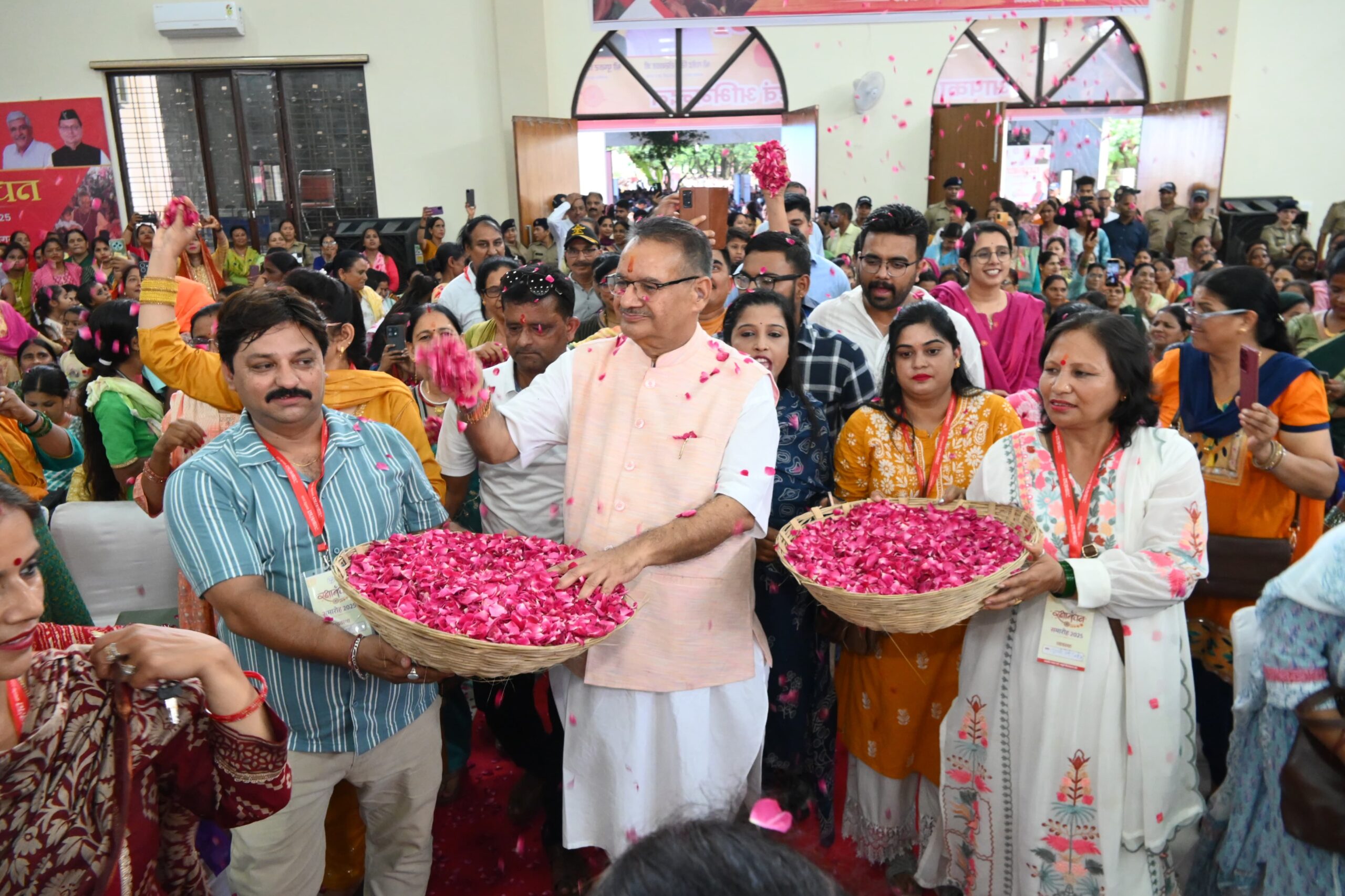 कृषि मंत्री का भव्य रक्षाबंधन समारोह- मसूरी विधानसभा क्षेत्र की 15 हजार से अधिक बहनों ने जोशी को बांधी राखी, दीर्घायु और कुशल नेतृत्व की कामना