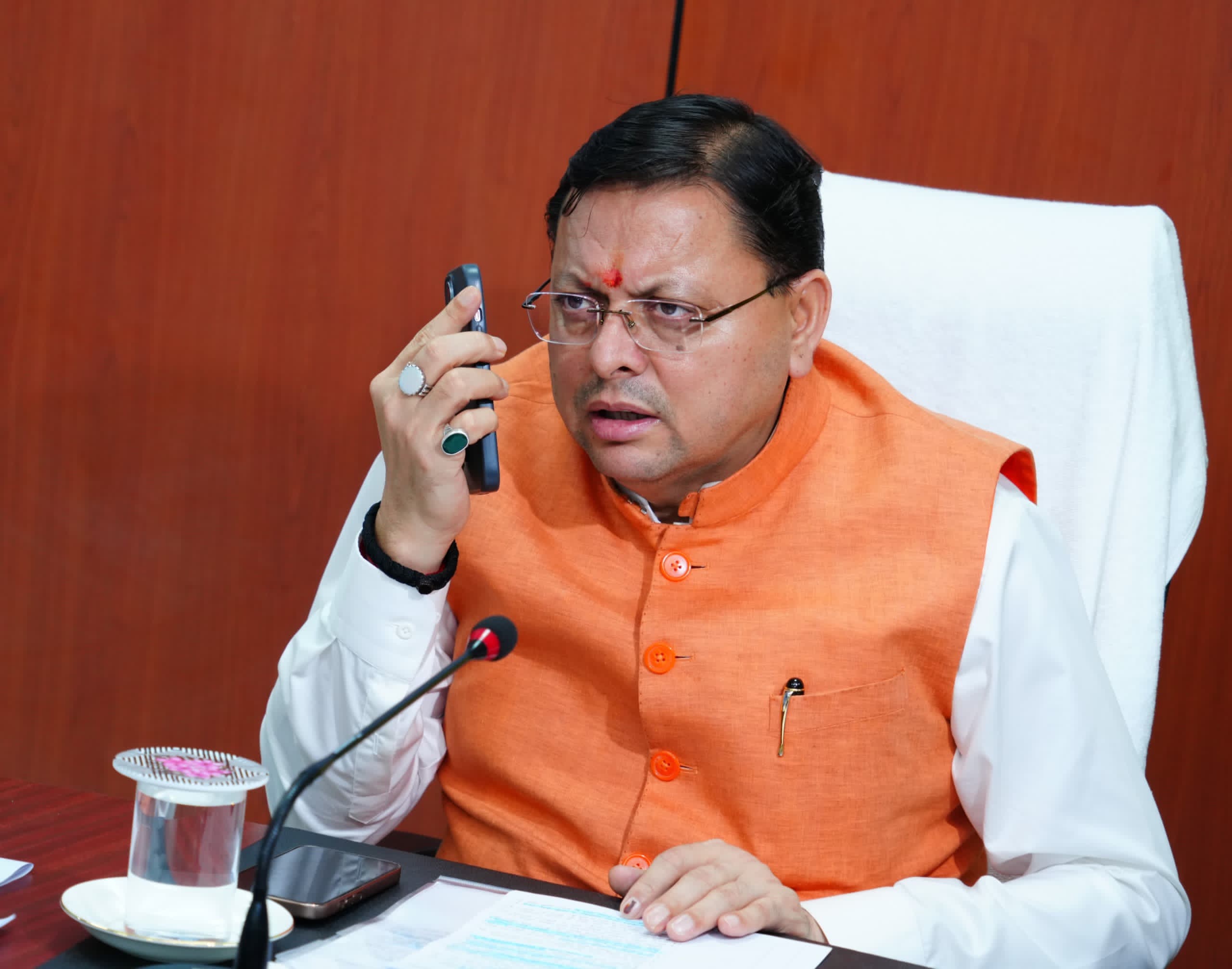 आंध्र प्रदेश दौरे को तत्काल  निरस्त कर  सीएम धामी आईटी पार्क स्थित आपदा परिचालन केंद्र पहुंचे ,  संभाली राहत एवं बचाव कार्यों की कमान ,धराली (उतरकाशी) में चल रहे रेस्क्यू ऑपरेशन का लिया अपडेट , कहा – सरकार के लिए एक-एक व्यक्ति की जान अमूल्य