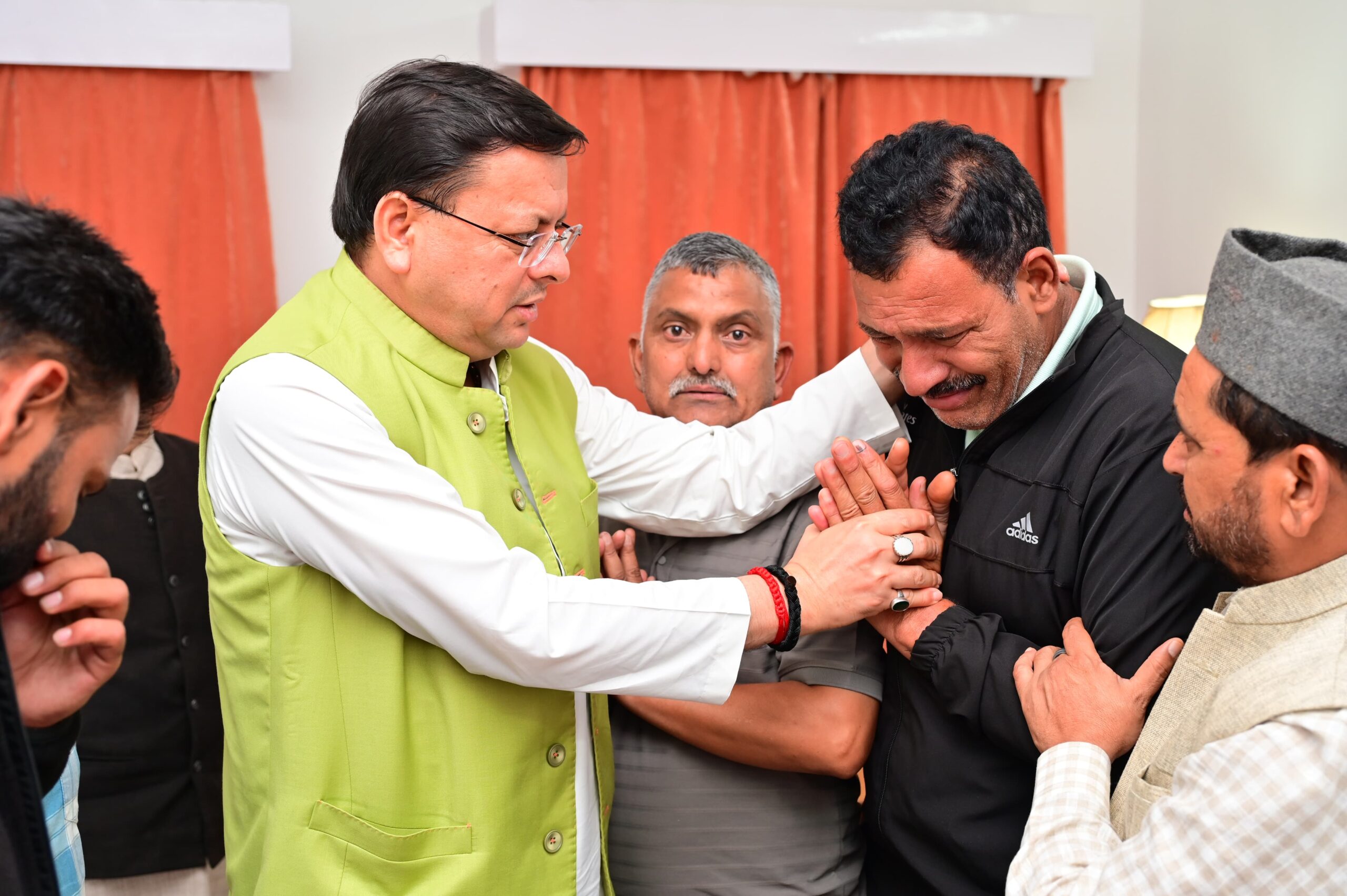 उत्तरकाशी- मुख्यमंत्री धामी ने किया धराली में आपदा प्रभावित क्षेत्रों का दौरा , हर्षिल के आपदा प्रभावितों से मिले , हाल-चाल जाना, परिवारों को हरसंभव मदद का भरोसा दिलाया