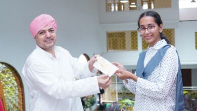 टेबल टेनिस खिलाड़ी स्तुति कुकरेती की प्रतिभा को श्री गुरु राम राय विश्वविद्यालय ने किया सम्मानित