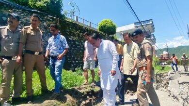 ग्राउण्ड जीरो पर पहुंचे कैबिनेट मंत्री डॉ. रावत, आपदा प्रभावित परिवारों व ग्रामीणों को दिया मदद का भरोसा