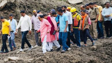 पौड़ी गढ़वाल –  थलीसैण के आपदाग्रस्त क्षेत्र चौथान पहुंचे कैबिनेट मंत्री डॉ. धन सिंह रावत , पैदल चलकर प्रभावित गांवों का किया निरीक्षण