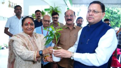 सीएम पुष्कर धामी ने स्पीकर ऋतु खंडूड़ी से की मुलाकात,विधानसभा सत्र की तैयारियों को लेकर चर्चा