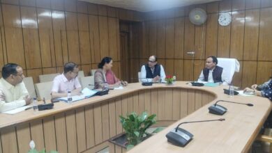 एससीईआरटी नियमावली में देरी पर शिक्षा मंत्री डॉ रावत नाराज,अधिकारियों को  जमकर लगाई  फटकार